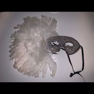 Masquerade tie-mask